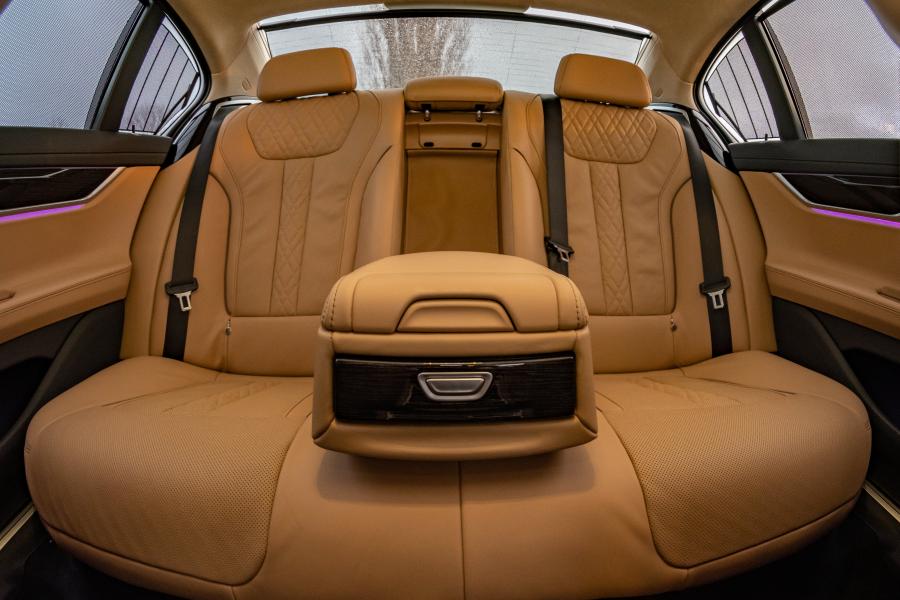 Интерьер BMW 730d xDrive M Sport (G11) 2019 года  (WW) (фото 11 из 18)